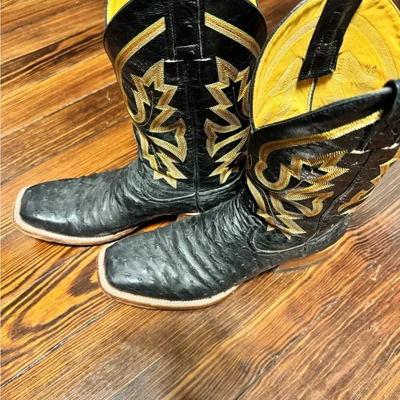 Elegant Black and Gold Men's Western Boots - Picture 3 of 4